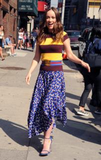 Olivia Wilde feet photo thumbnail