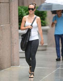 Olivia Wilde feet photo thumbnail