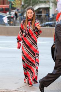 Olivia Wilde feet photo thumbnail