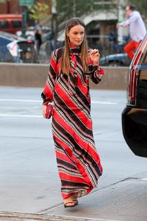 Olivia Wilde feet photo thumbnail