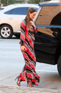 Olivia Wilde feet photo thumbnail