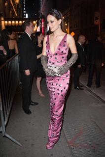 Olivia Wilde feet photo thumbnail