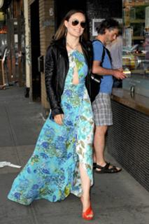 Olivia Wilde feet photo thumbnail