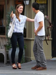 Olivia Wilde feet photo thumbnail