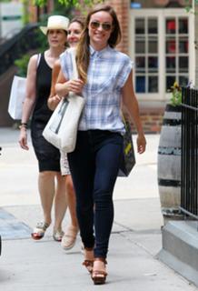 Olivia Wilde feet photo thumbnail