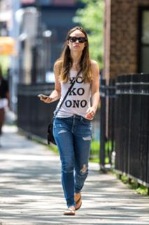 Olivia Wilde feet photo thumbnail