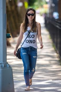 Olivia Wilde feet photo thumbnail