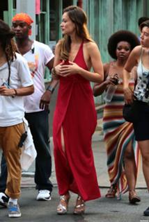 Olivia Wilde feet photo thumbnail