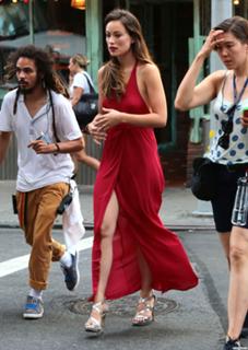 Olivia Wilde feet photo thumbnail