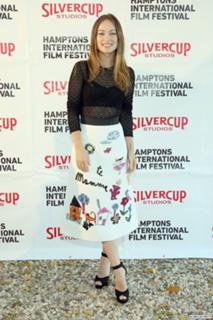 Olivia Wilde feet photo thumbnail