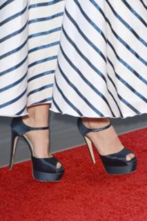 Olivia Wilde feet photo thumbnail