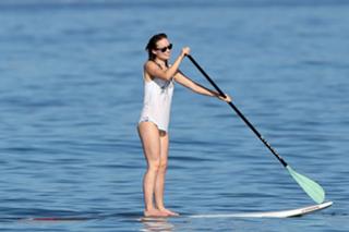 Olivia Wilde feet photo thumbnail