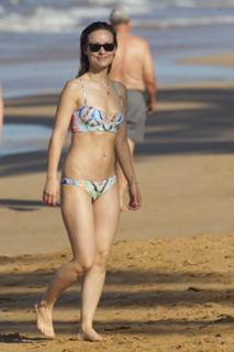 Olivia Wilde feet photo thumbnail