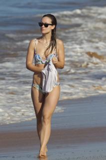 Olivia Wilde feet photo thumbnail