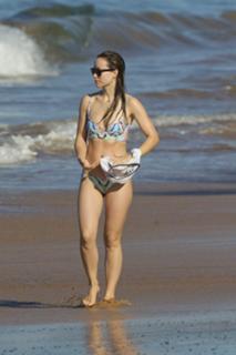 Olivia Wilde feet photo thumbnail