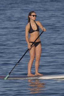 Olivia Wilde feet photo thumbnail