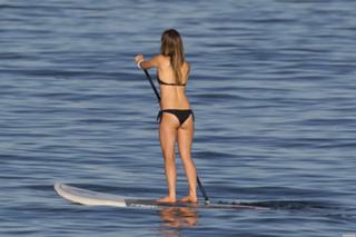 Olivia Wilde feet photo thumbnail