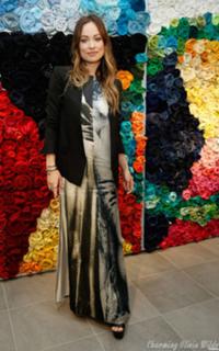 Olivia Wilde feet photo thumbnail