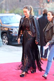 Olivia Wilde feet photo thumbnail