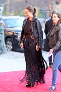 Olivia Wilde feet photo thumbnail