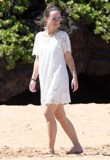 Olivia Wilde feet photo thumbnail