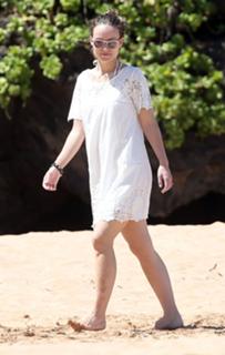 Olivia Wilde feet photo thumbnail