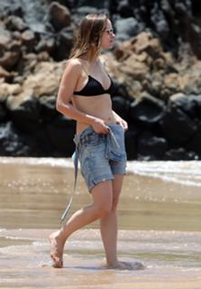 Olivia Wilde feet photo thumbnail