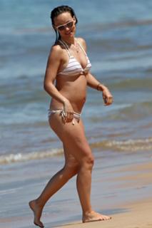 Olivia Wilde feet photo thumbnail