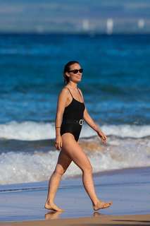 Olivia Wilde feet photo thumbnail
