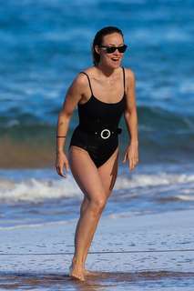 Olivia Wilde feet photo thumbnail