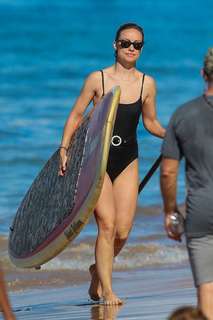 Olivia Wilde feet photo thumbnail