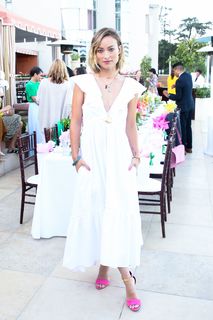Olivia Wilde feet photo thumbnail