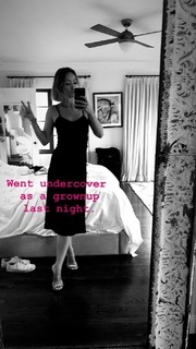 Olivia Wilde feet photo thumbnail