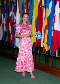 Olivia Wilde feet photo thumbnail