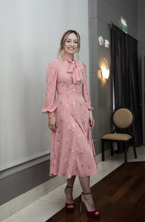 Olivia Wilde feet photo thumbnail