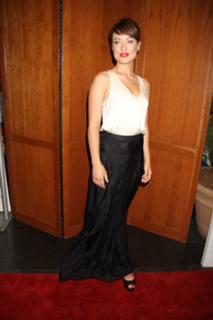 Olivia Wilde feet photo thumbnail