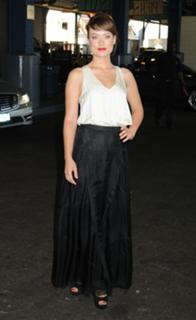 Olivia Wilde feet photo thumbnail