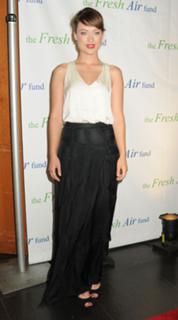 Olivia Wilde feet photo thumbnail