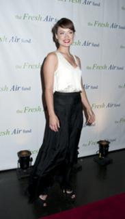Olivia Wilde feet photo thumbnail