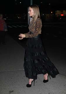 Olivia Wilde feet photo thumbnail
