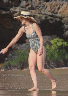Olivia Wilde feet photo thumbnail