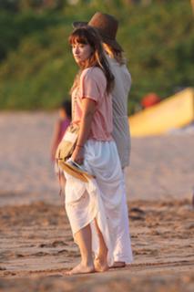 Olivia Wilde feet photo thumbnail