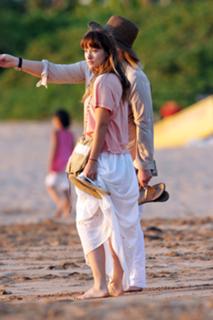 Olivia Wilde feet photo thumbnail