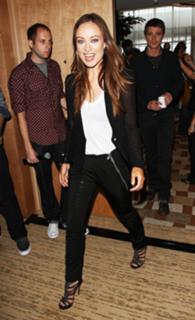 Olivia Wilde feet photo thumbnail