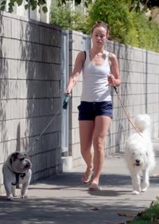 Olivia Wilde feet photo thumbnail