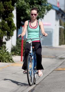 Olivia Wilde feet photo thumbnail