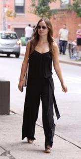 Olivia Wilde feet photo thumbnail