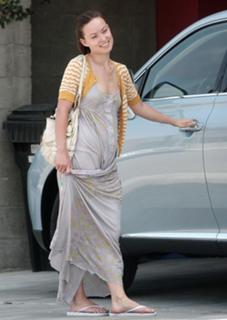 Olivia Wilde feet photo thumbnail