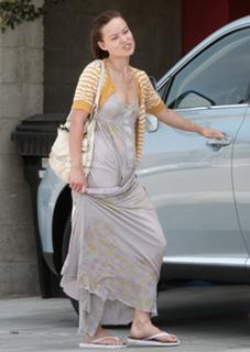 Olivia Wilde feet photo thumbnail