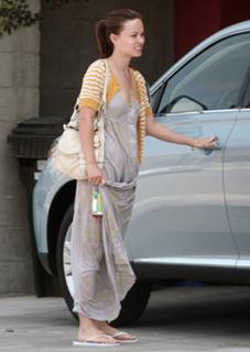 Olivia Wilde feet photo thumbnail